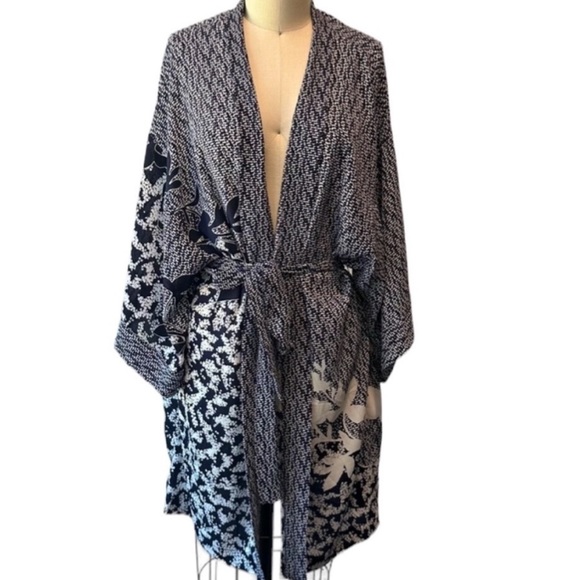 a new day Dresses & Skirts - CLEAROUT NWOT Kimono Belted Robe Dress Navy Blue white floral print Size Small